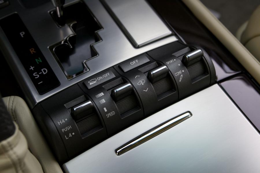  Lexus LX570 2008 года  (фото 82 из 221)